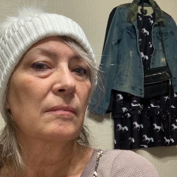 White silver metallic winter cap NEW - Picture 11 of 11